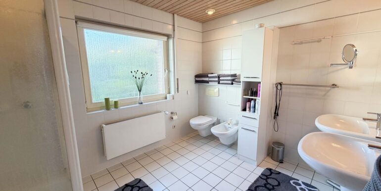 Badezimmer (OG)
