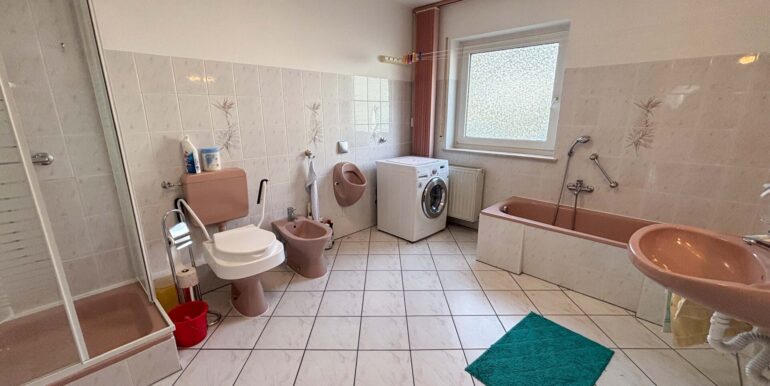 Badezimmer EG