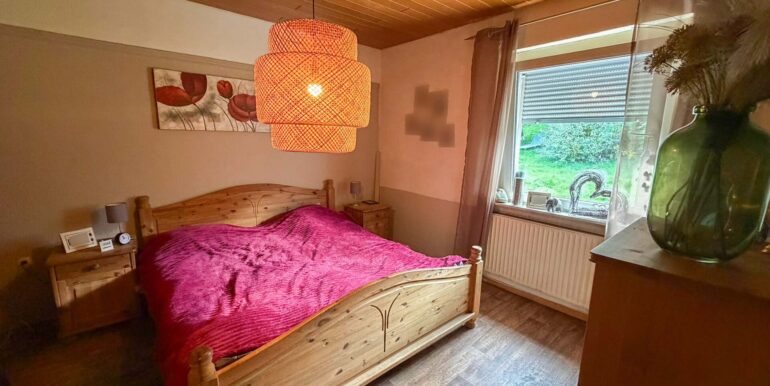 Schlafzimmer (EG)
