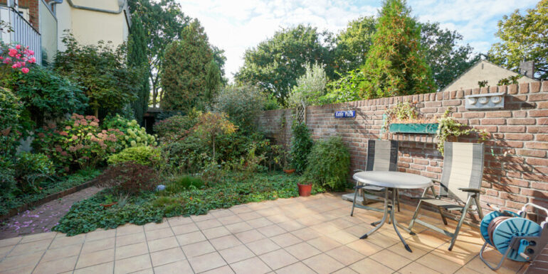 ... zur Terrasse