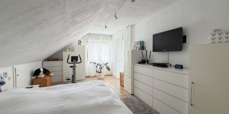 Schlafzimmer DG