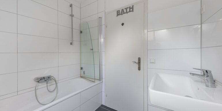 modernes Wannenbad