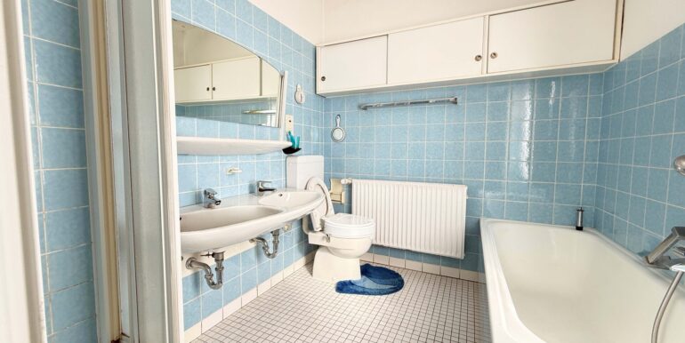 Badezimmer (OG)