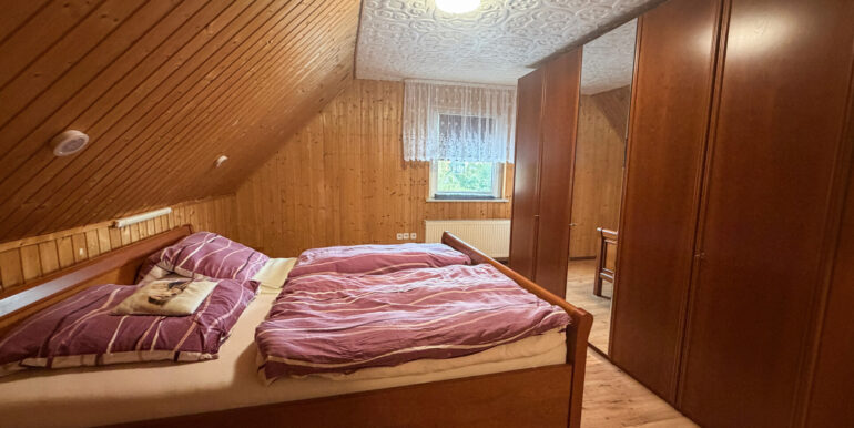 Schlafzimmer DG