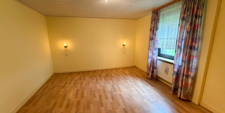 Schlafzimmer (EG)