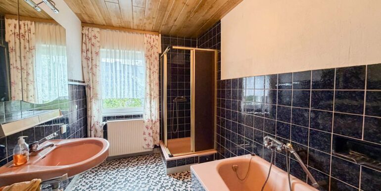 Badezimmer (OG)