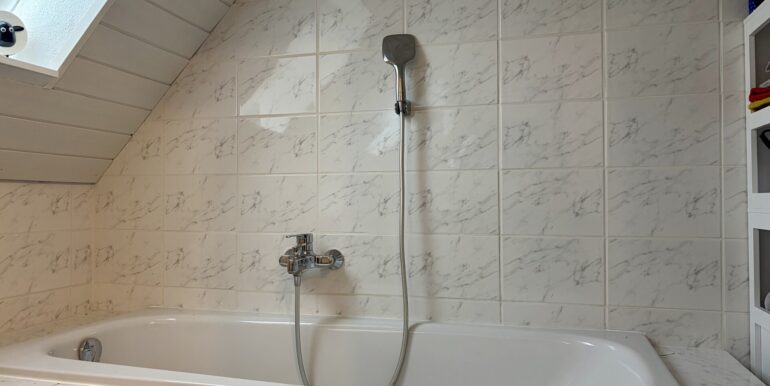Bad mit Wanne DG - Anbau