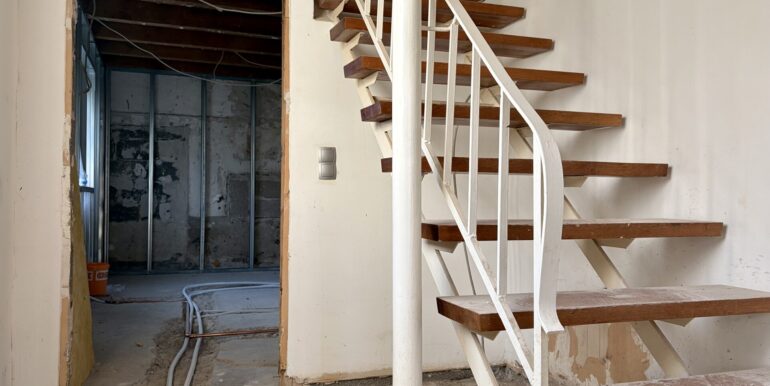 Treppe zum DG - ehem. Scheune
