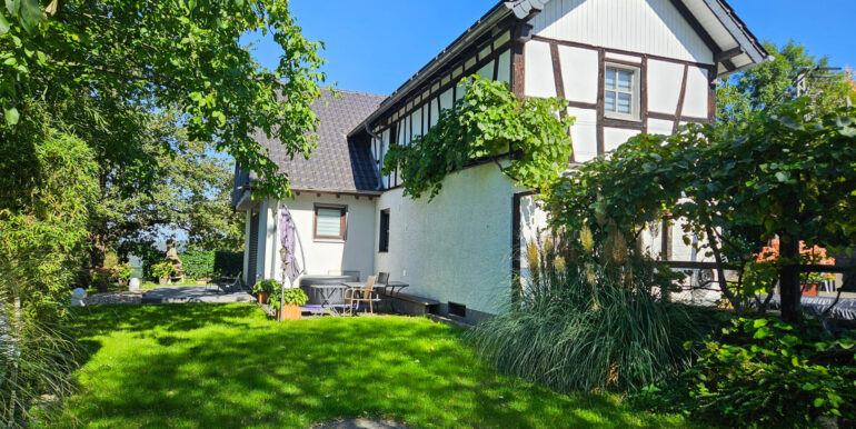 Haupthaus und Fachwerkhaus