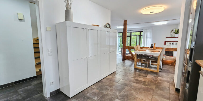 Küche mit Blick ins Wohnzimmer Haupthaus