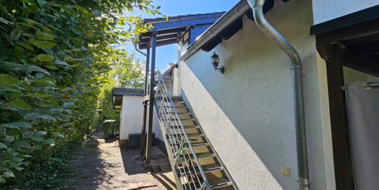 Zugang Wohnung OG Nebenhaus