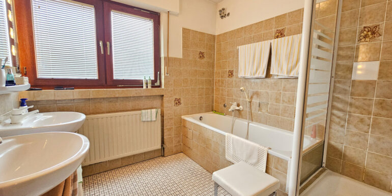 Badezimmer im OG