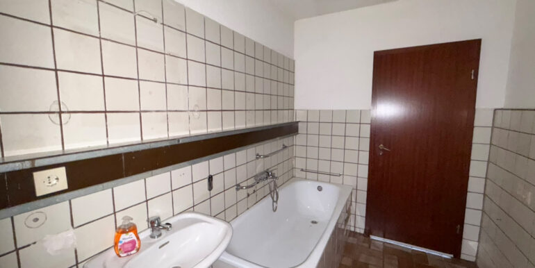 Badezimmer (hinten)