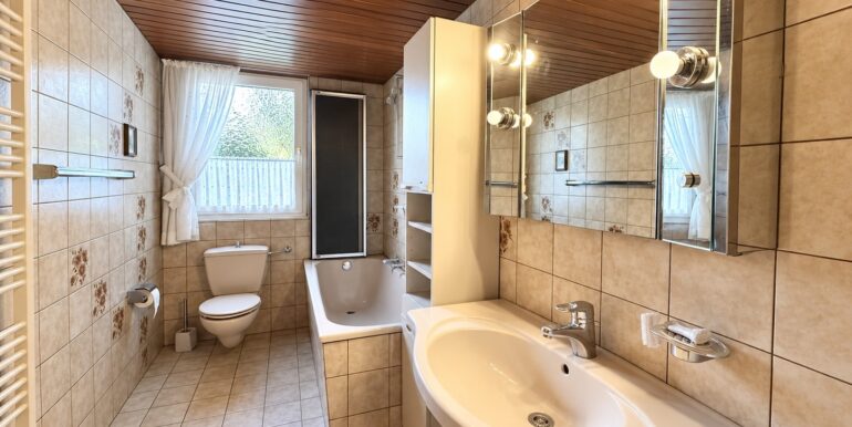 Badezimmer im Erdgeschoss