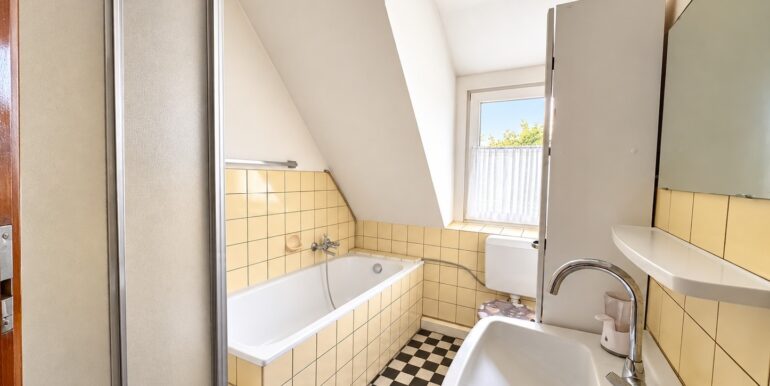 Badezimmer im Dachgeschoss