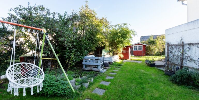 Blick in den seitlichen Garten